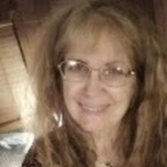 Meet your Posher, Corinne - Picture 1 of 1